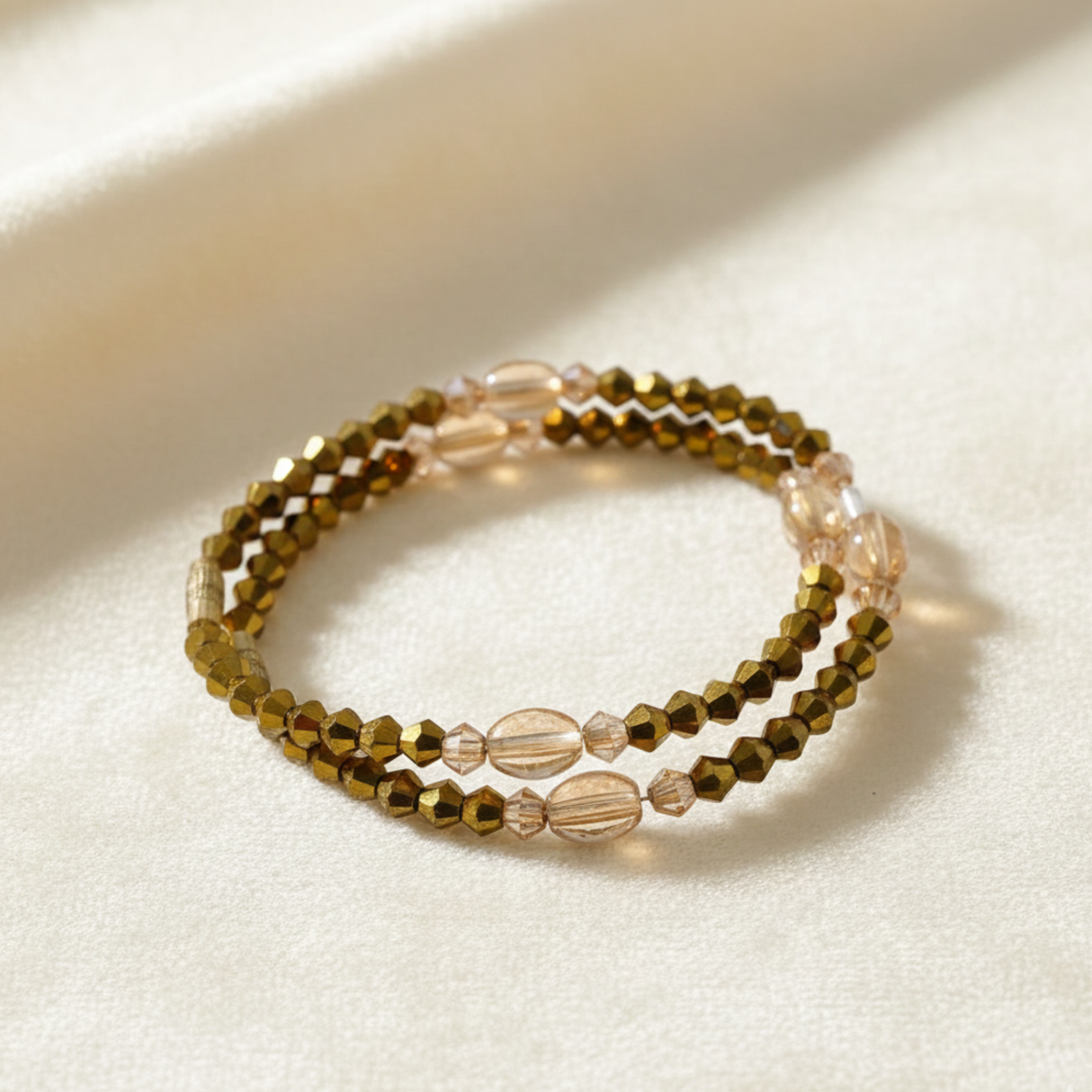 Triple k&s Perlenarmband Damen Gold – Elegantes Wickelarmband – Glasperlen Modeschmuck