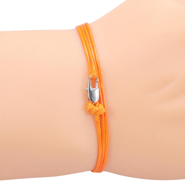 Stoffarmband für Herren, elegant kombiniert mit bunten Perlen.