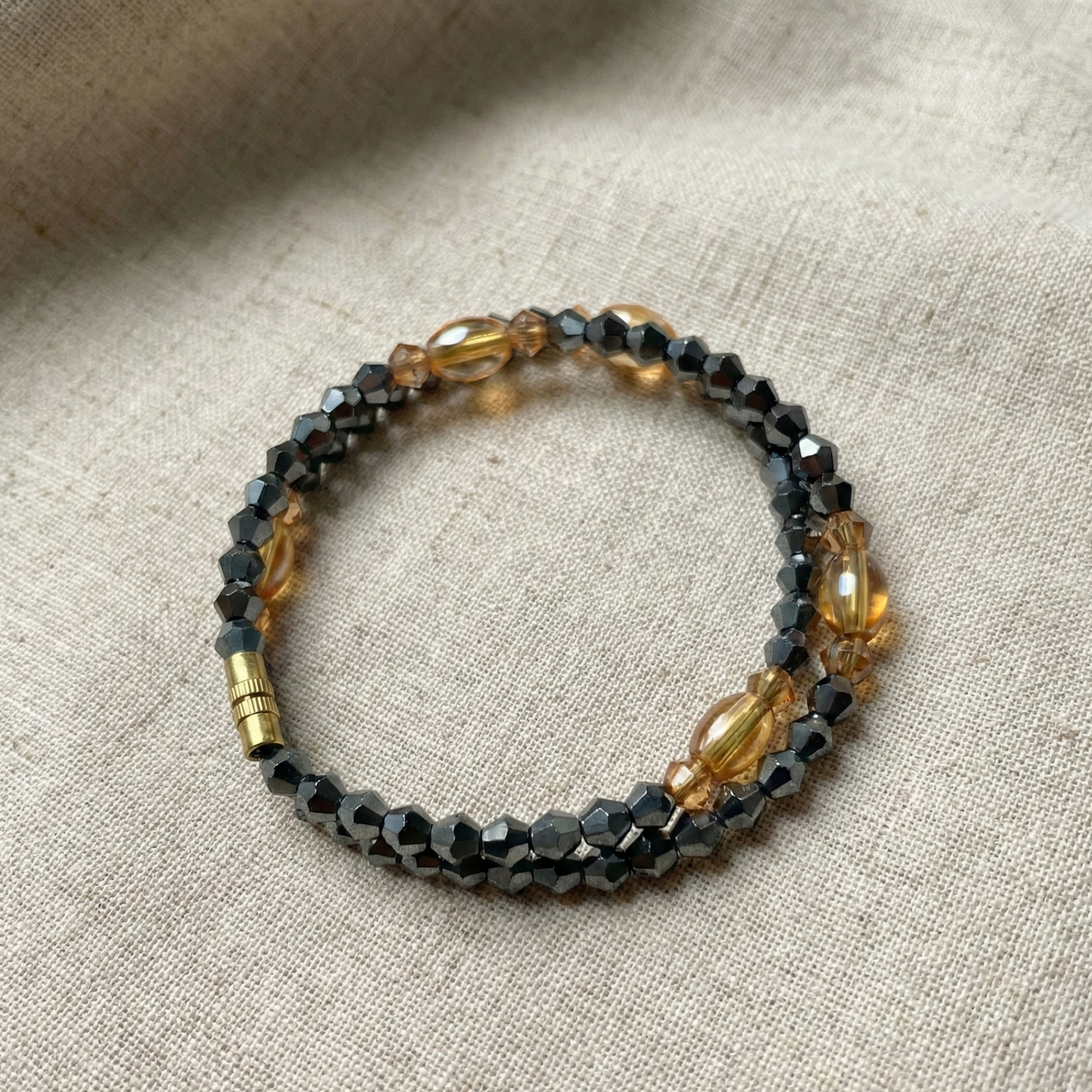 Triple k&s Perlenarmband Damen Schwarz – Elegantes Wickelarmband – Glasperlen ModeschmuckPe